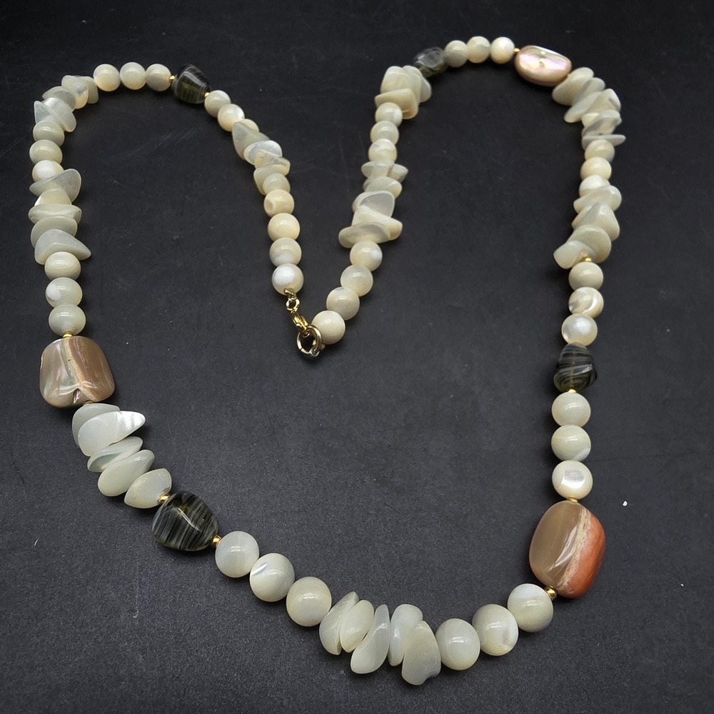 Mother of Pearl and Agate Beaded Necklace Vintage Costume Jewelry